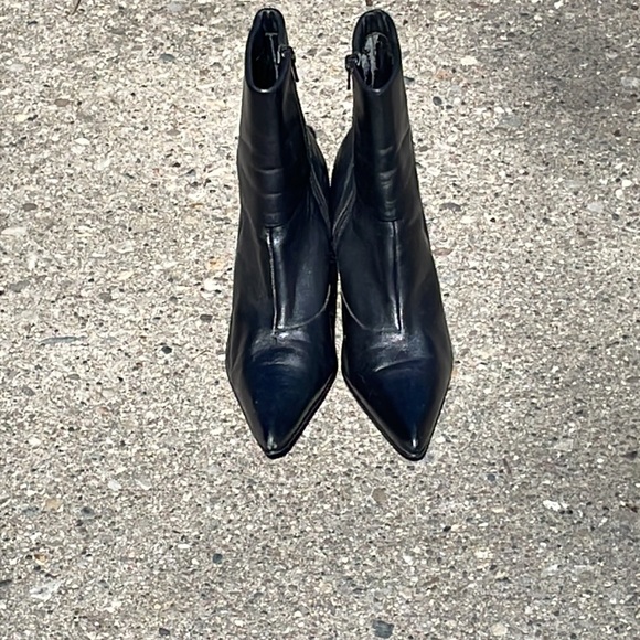 Aldo cute leather ankle boots, inside is worn , outside is in great condition - Picture 4 of 11